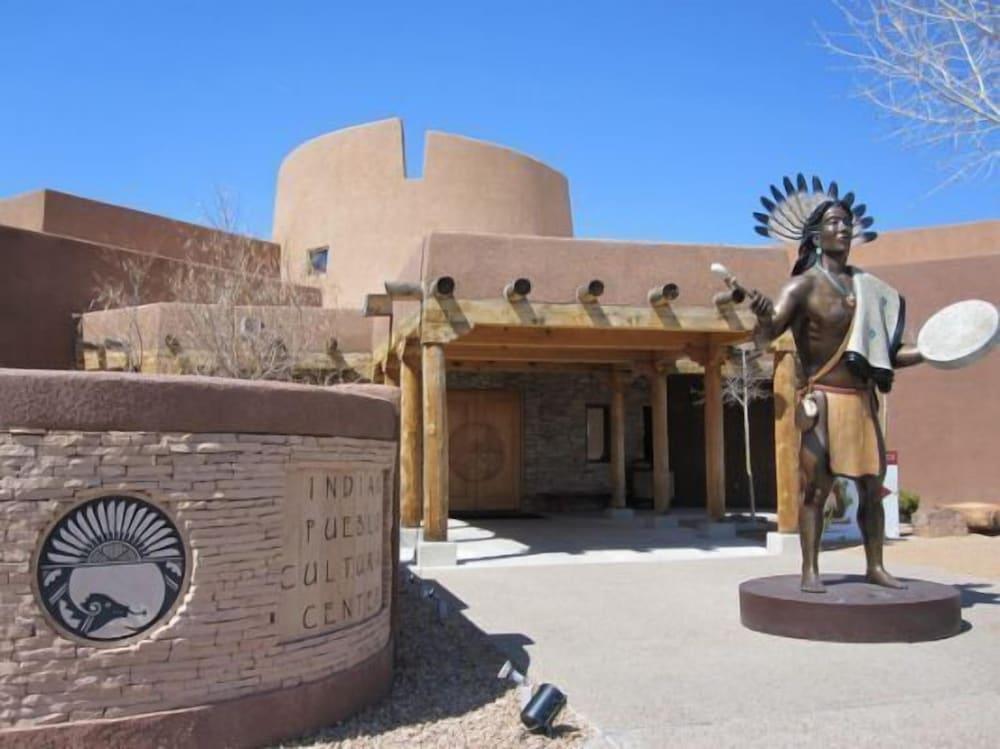 Travelodge by Wyndham Albuquerque East photo 11