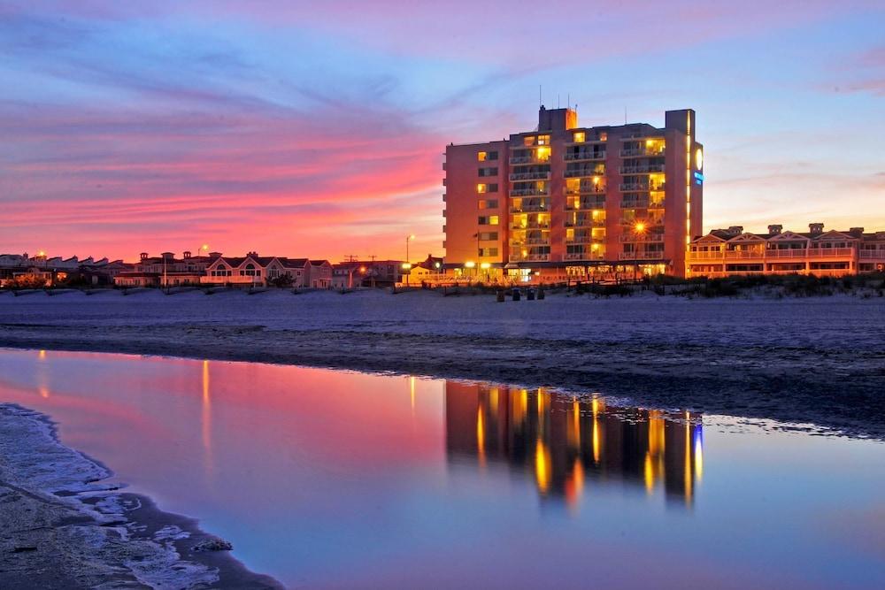 Port-O-Call Hotel photo 1