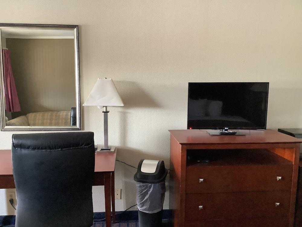 Silver Spur Vintage Inn & Suites photo 37