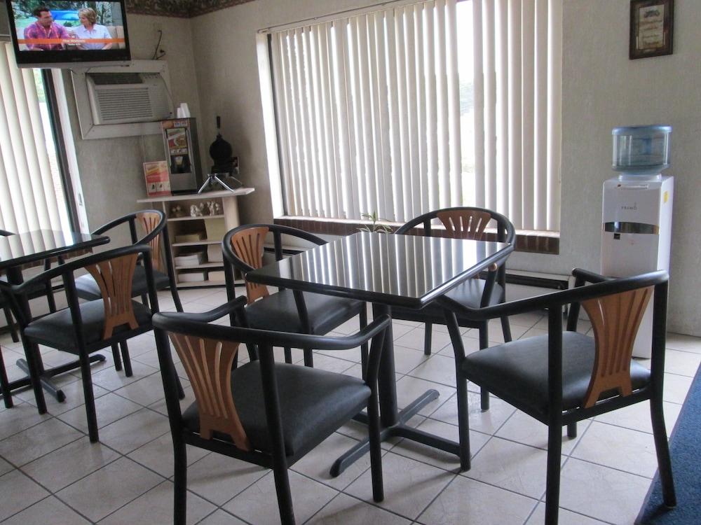 Loyalty Inn Rockingham photo 8