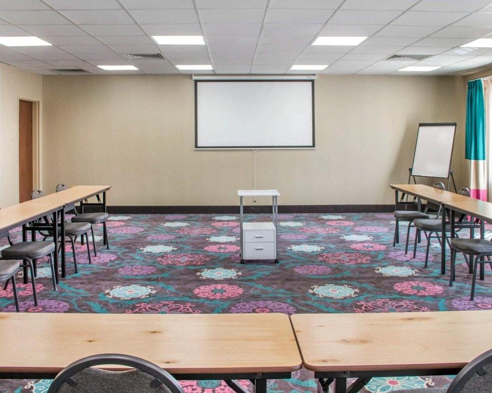 Comfort Inn & Suites San Marcos near Outlet Mall photo 25