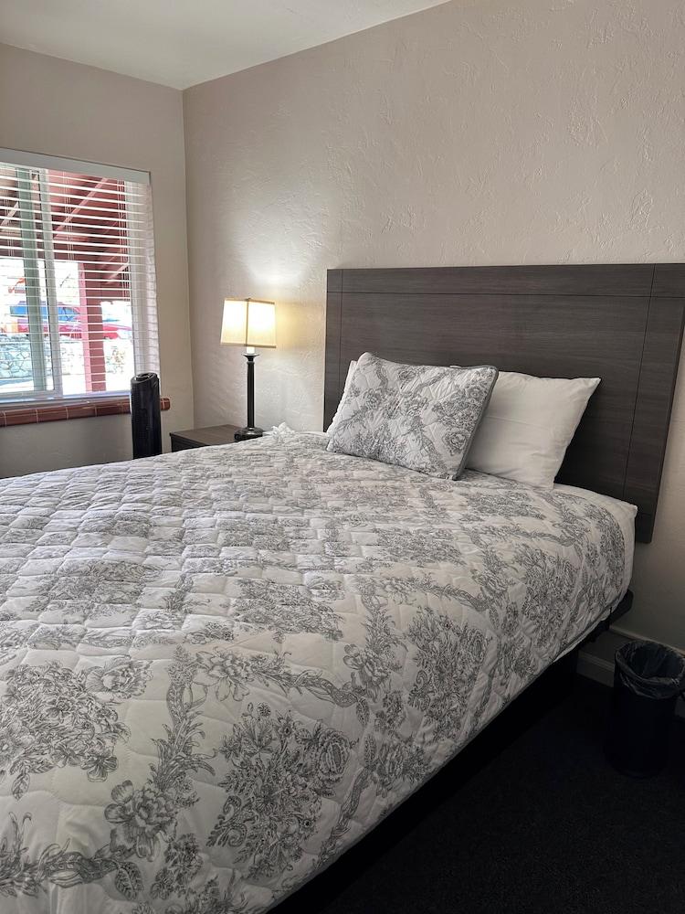 Lee Vining Motel photo 38