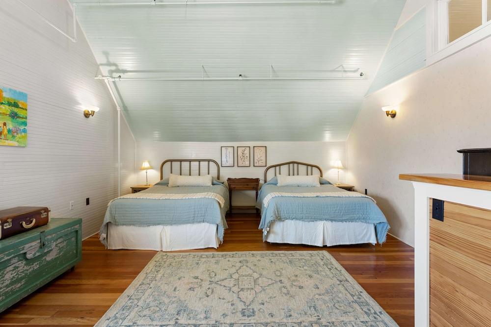Mccloud Mercantile Hotel photo 57