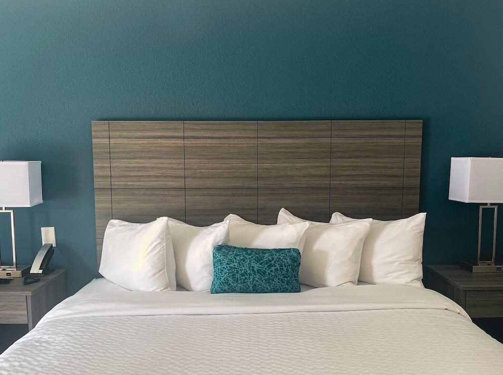 Ramada by Wyndham Lumberton photo 3
