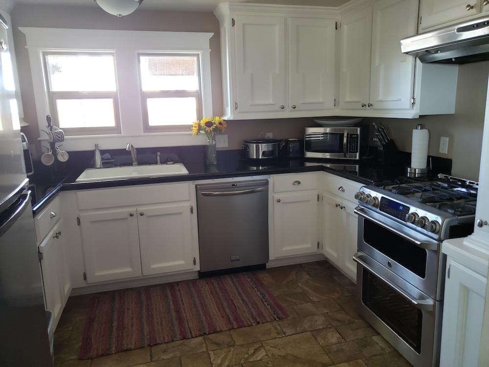 Stone Lizard Lodging photo 31