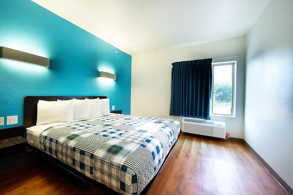 Emblaze Hotel photo 14