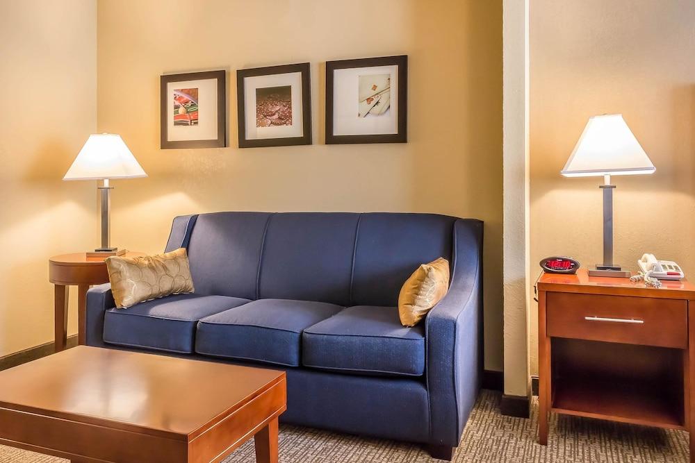 Comfort Suites Near Casinos Norwich-Uncasville CT photo 7