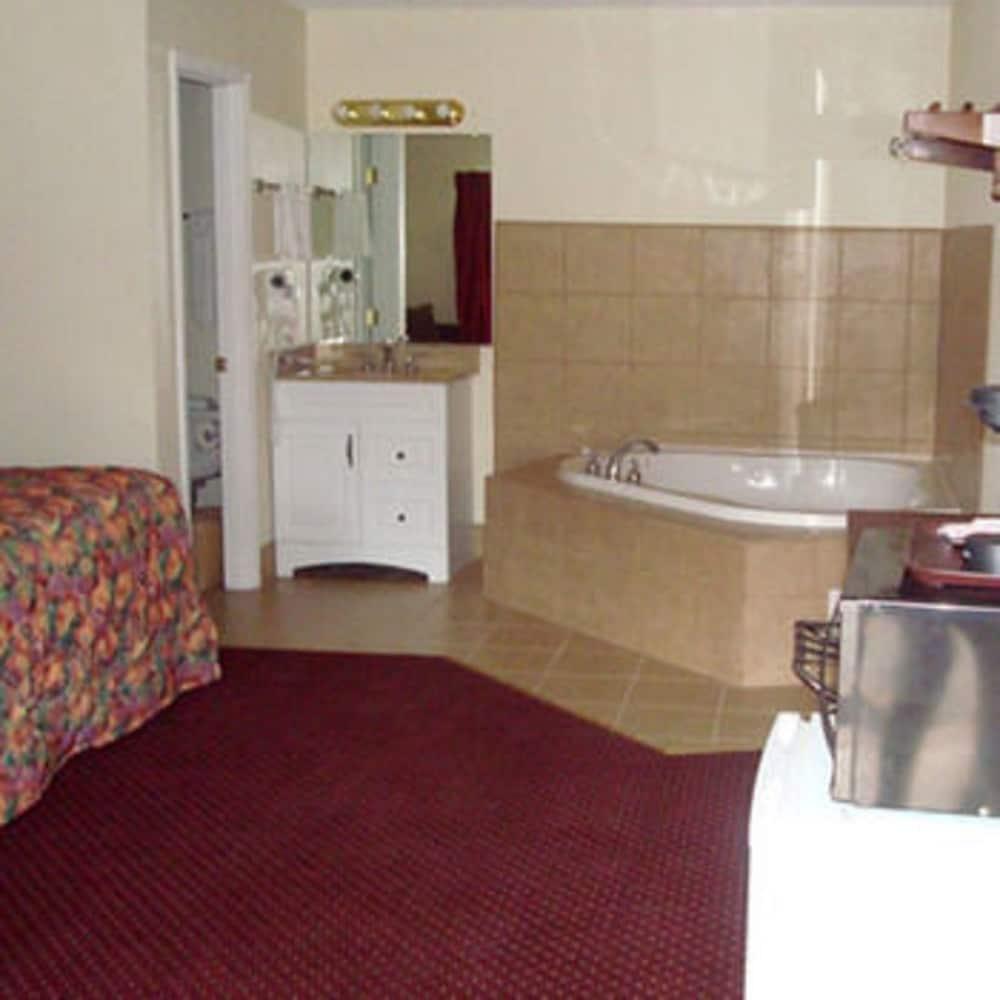 Whispering Pines by Hotel O Whitestone VA photo 10