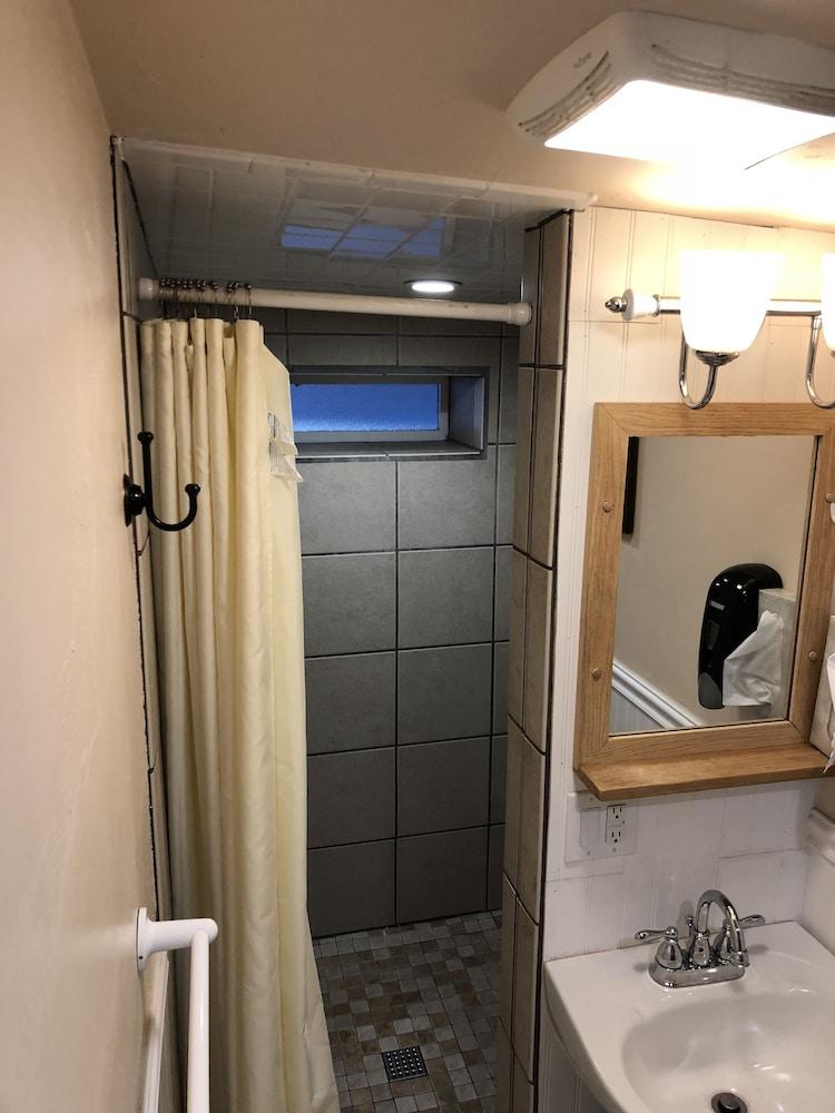 The Historic Madison Hotel Motel photo 37