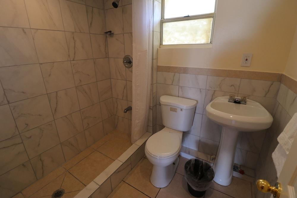 Sandman Inn Motel photo 33