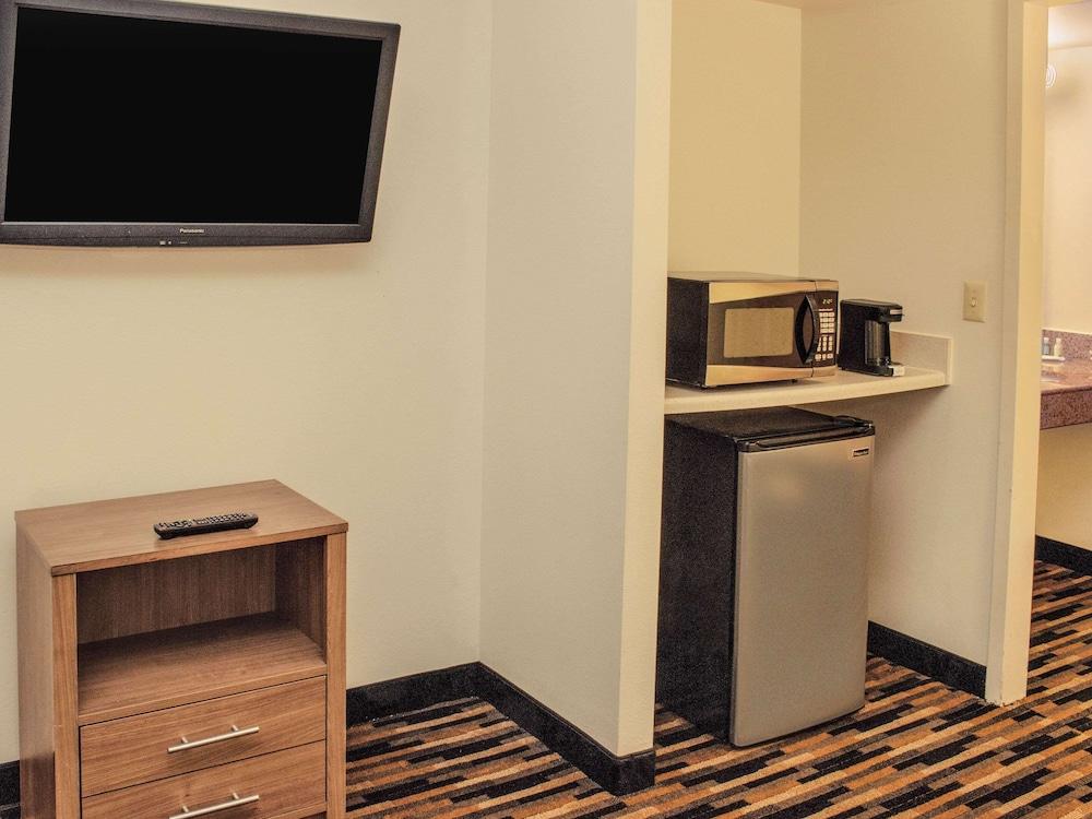 Quality Suites Lake Wright - Norfolk Airport photo 7