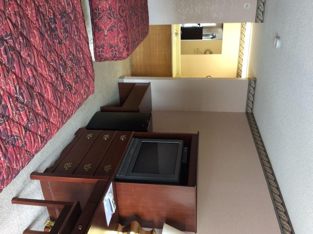 Budget Inn photo 12