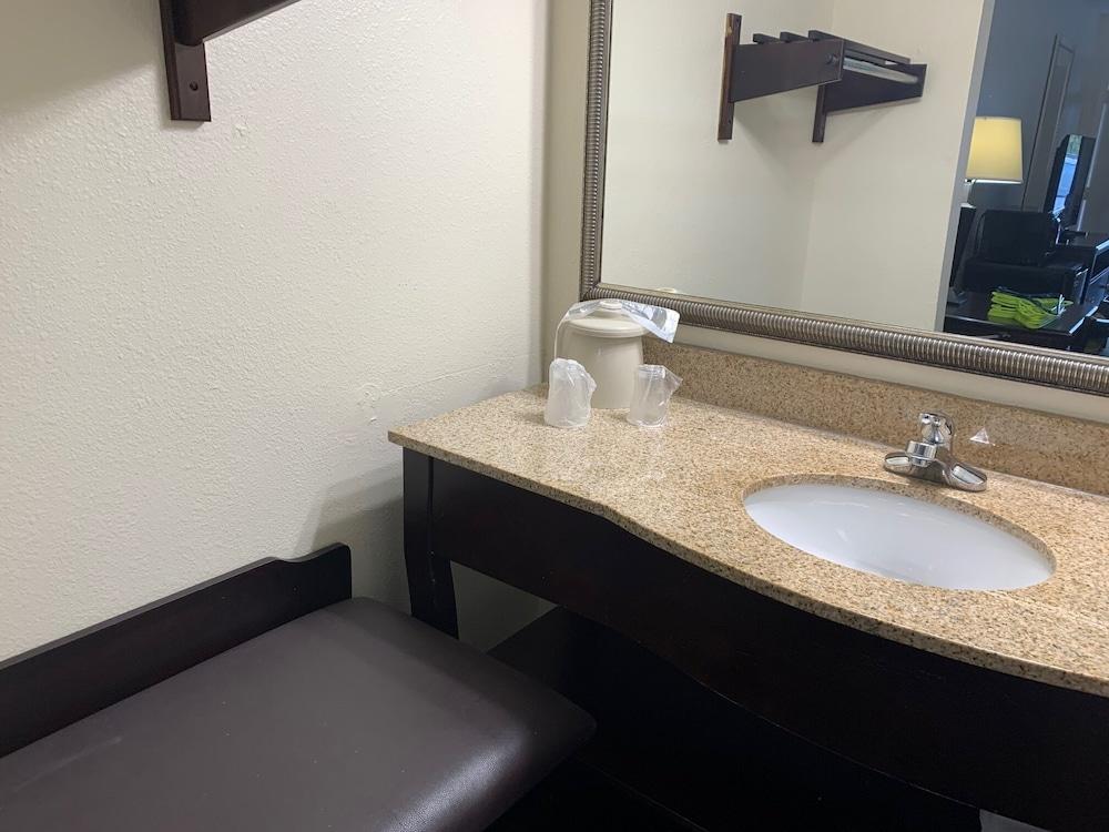 Blackwater Inn photo 18