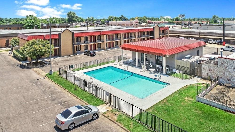 Americas Best Value Inn Paris photo 14