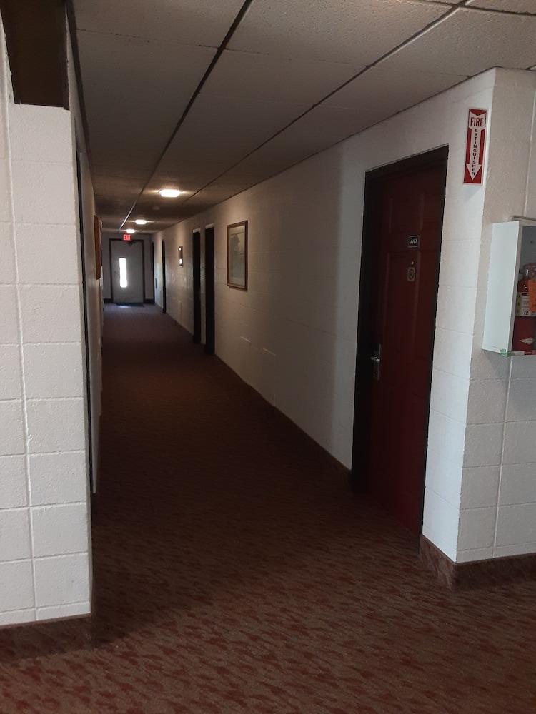 American Inn photo 9