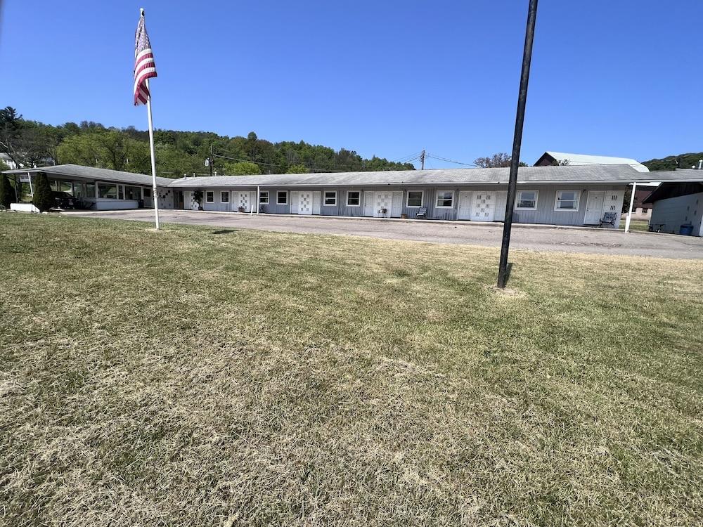 Troy Motel photo 1