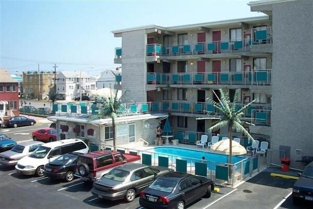Four Winds Motel photo 41