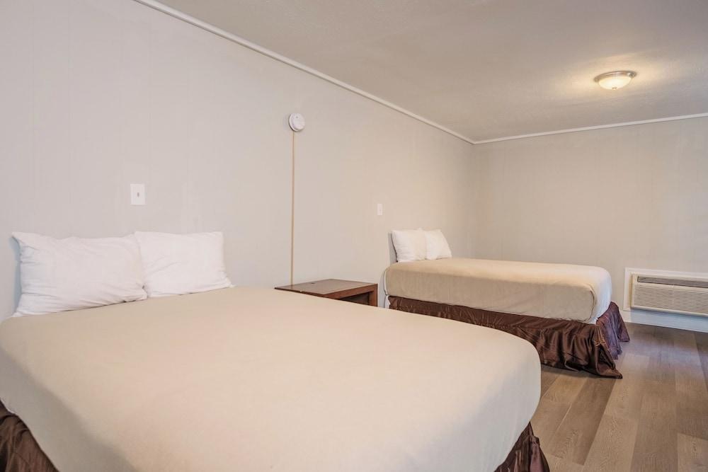 Thunderbird Motel photo 5