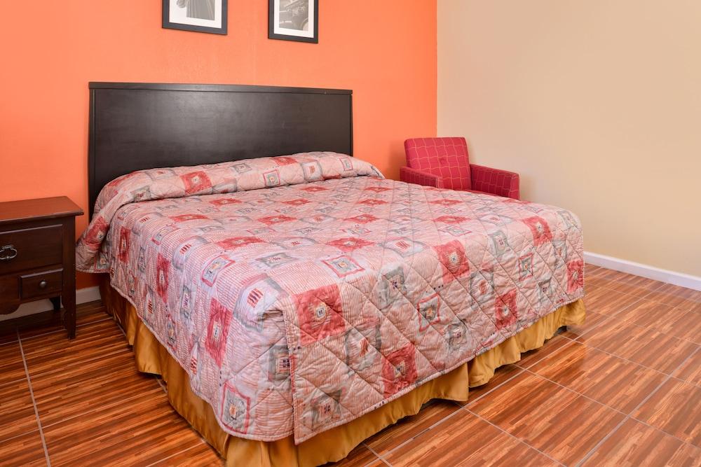 Scottish Inns & Suites photo 20