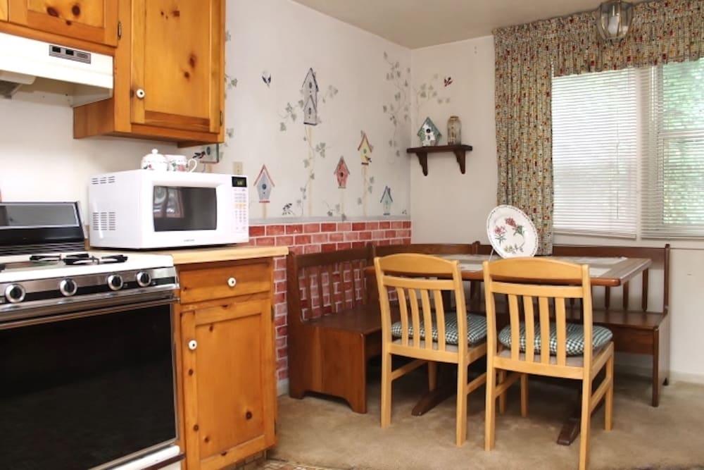 Piety Hill Cottages photo 44
