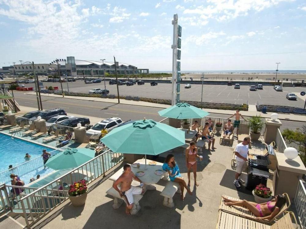 Aquarius Oceanfront Inn photo 17