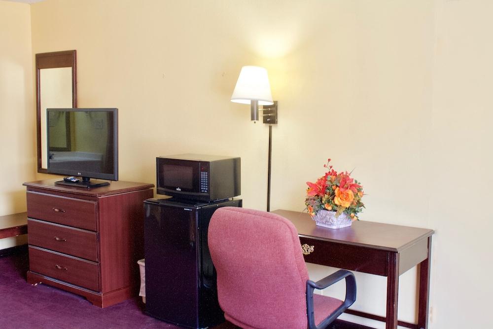 Rodeway Inn Monroe photo 5