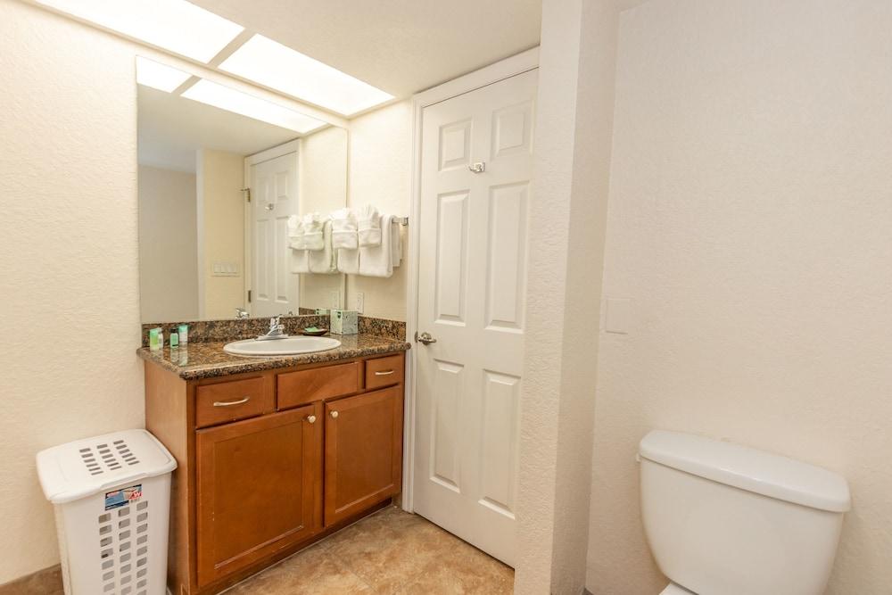 Coconut Cove All-Suite Hotel photo 26