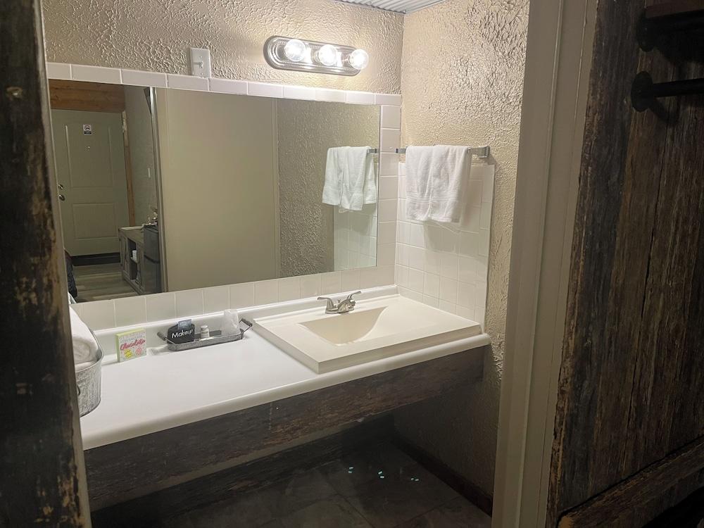 Lincoln Lodge photo 22