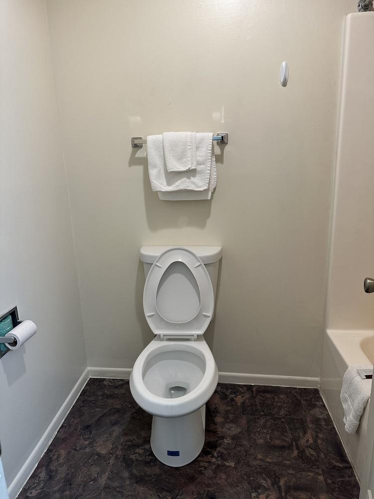Economy Inn photo 24