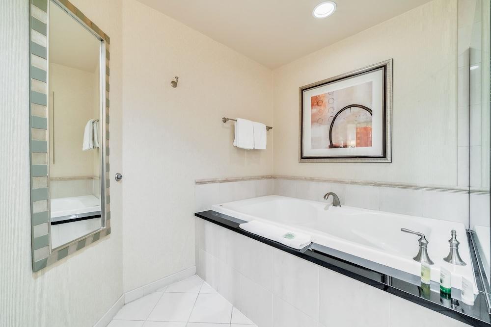 Jet Luxury Resorts @ The Signature Condo Hotel photo 37