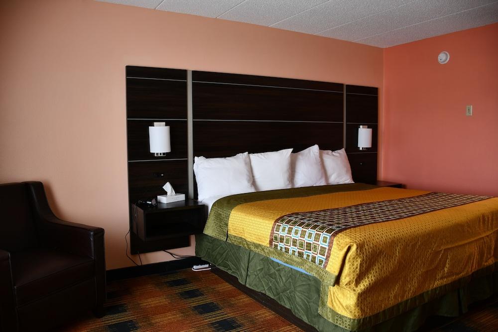 Regency Inn & Suites photo 36