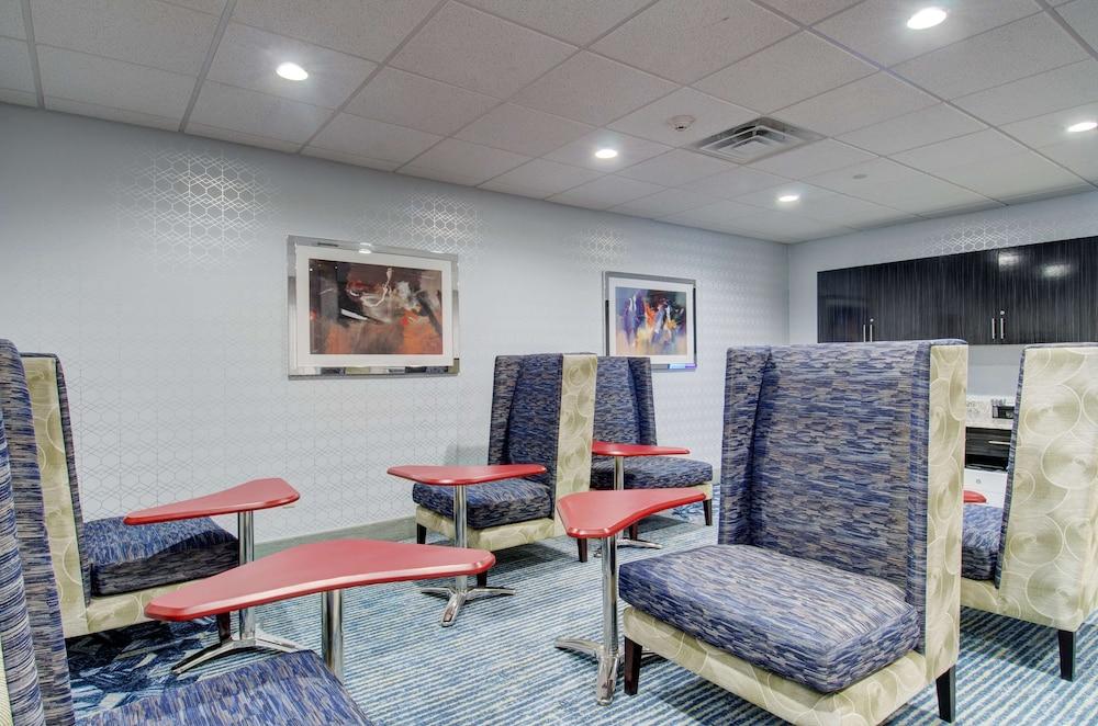 Hampton Inn & Suites Boston/Stoughton photo 45