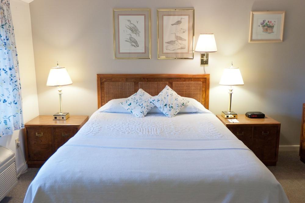 Mount Battie Inn photo 72