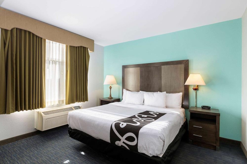 La Quinta Inn & Suites by Wyndham Omaha Airport Downtown photo 15