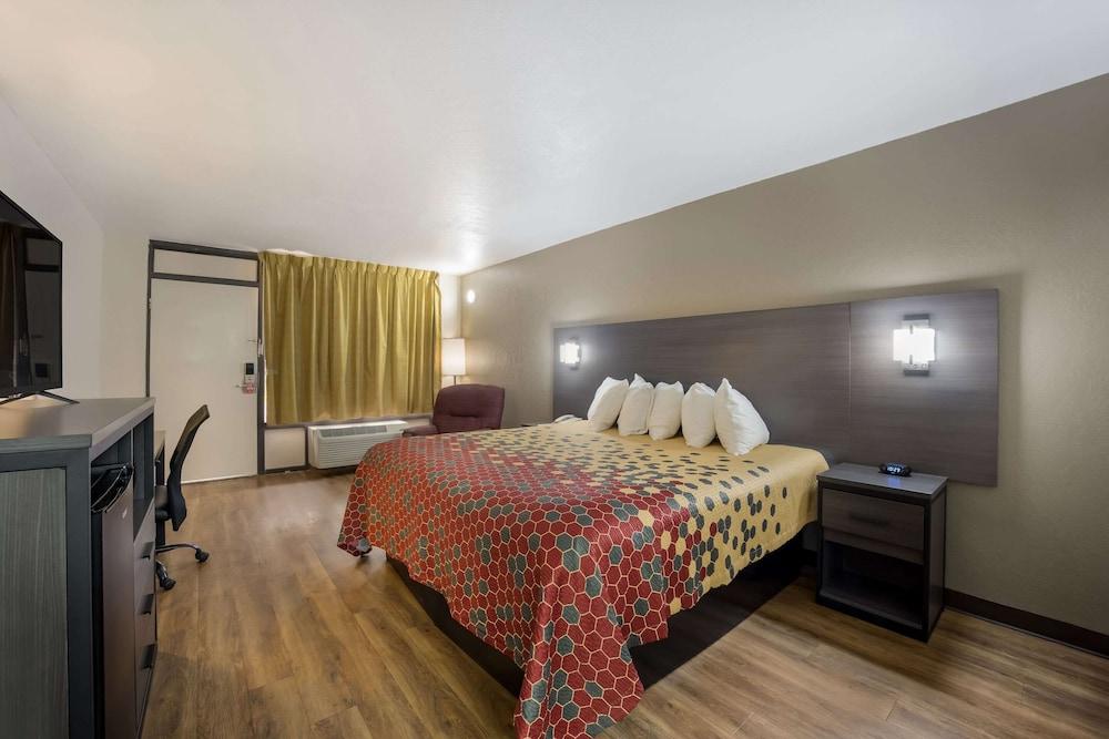 Econo Lodge Live Oak photo 33
