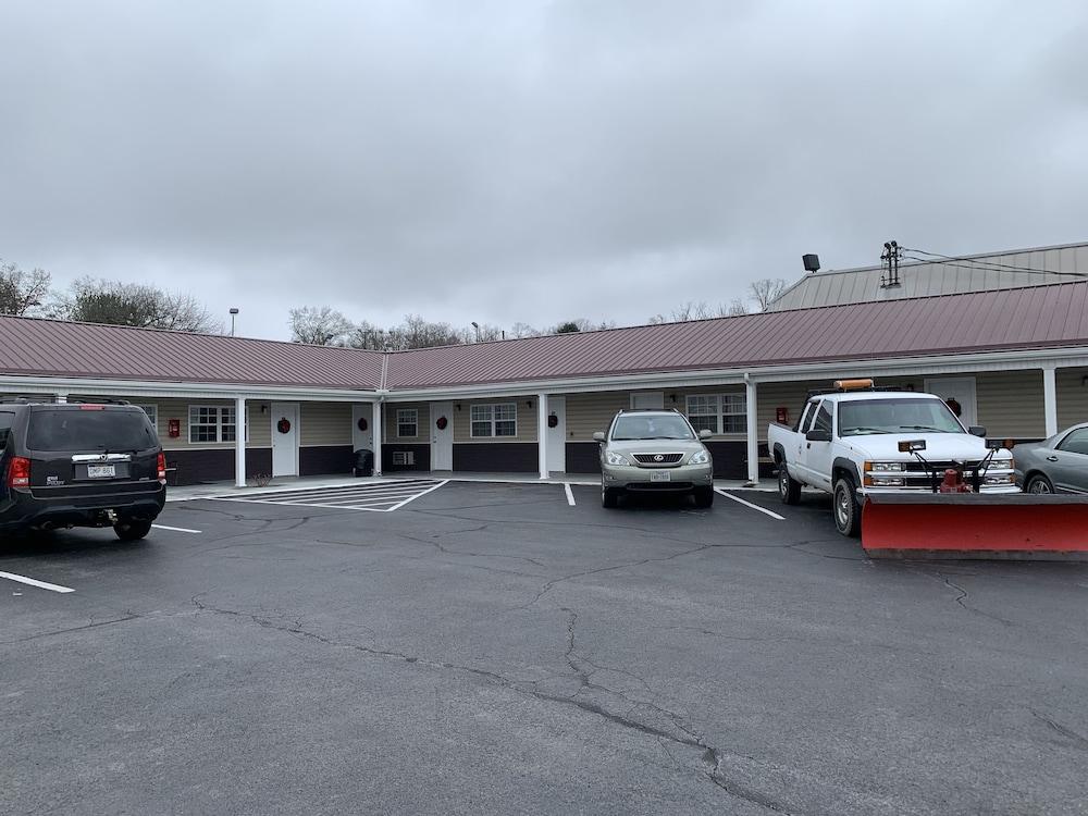 Turnpike Motel photo 28