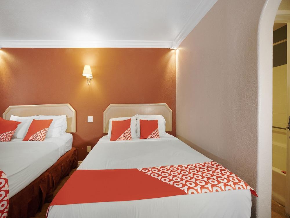 Hotel Avenida Victorville I 15 photo 22