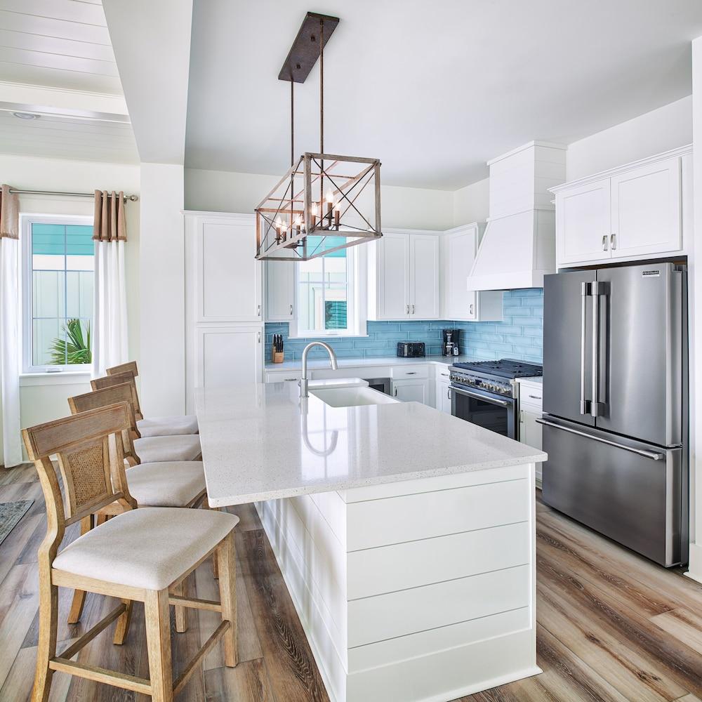 Margaritaville Beach Cottage Resort PCB photo 12
