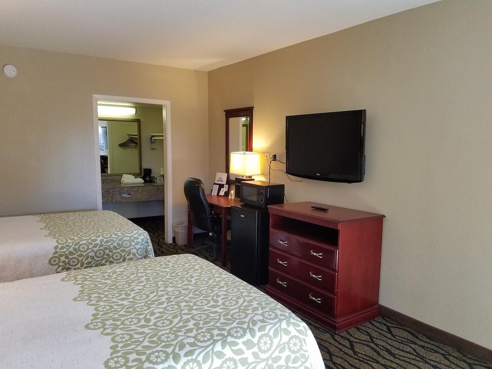 Days Inn by Wyndham Leesville photo 38