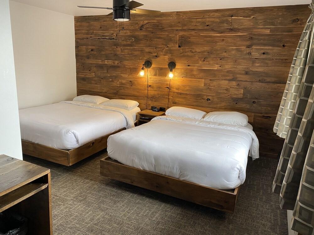 Aqua Aire Inn & Suites photo 9