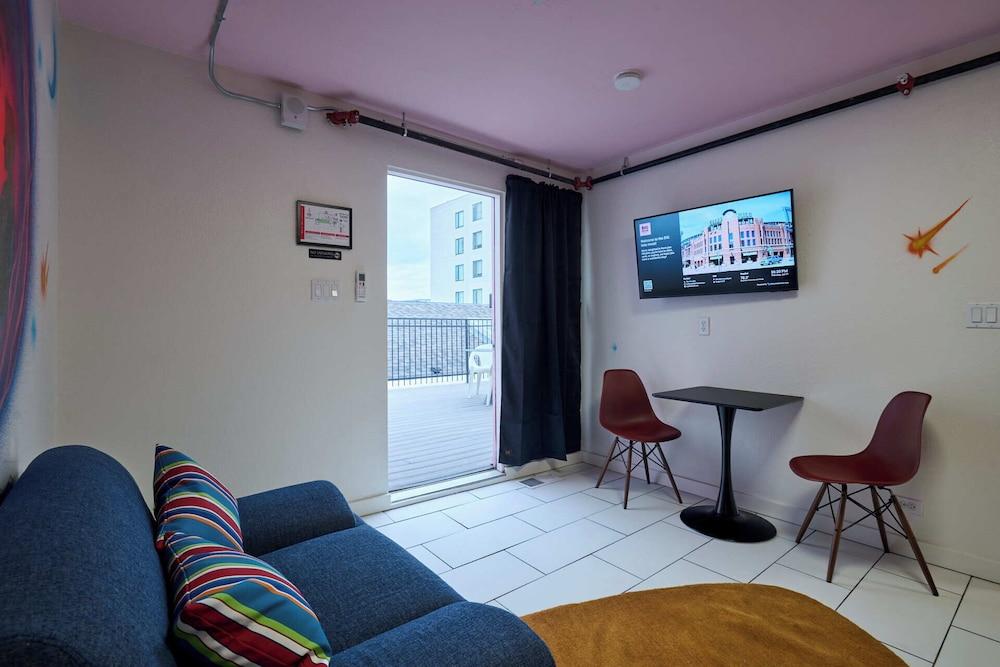 BIG LITTLE HOTEL photo 76