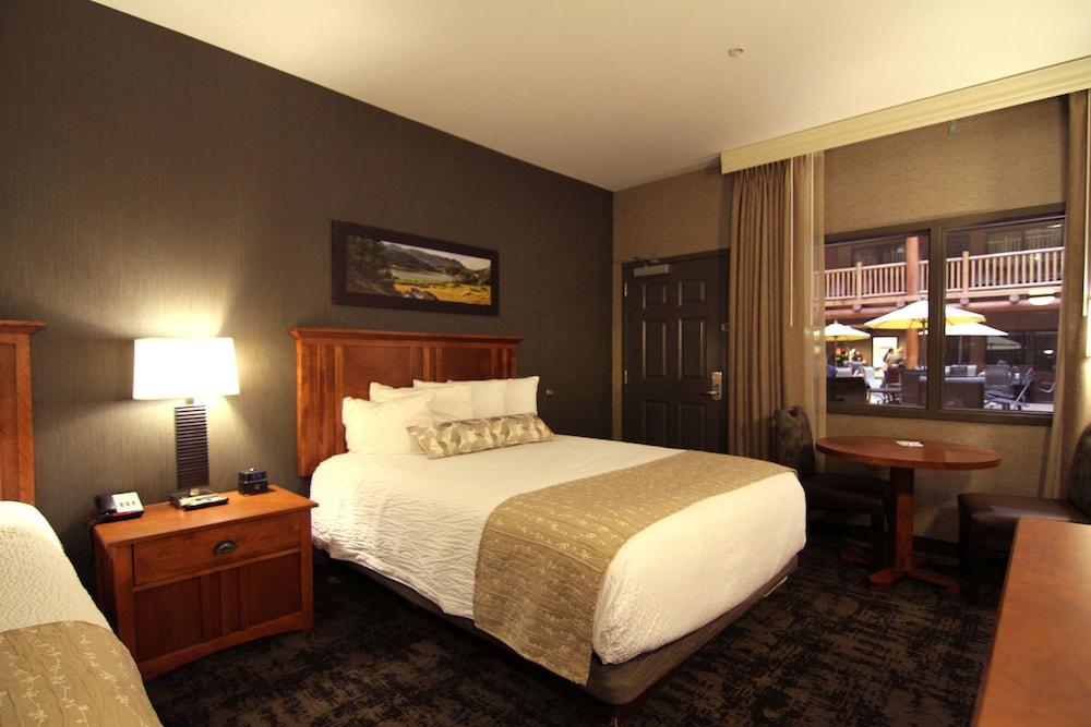 Casper C'mon Inn Hotel & Suites photo 41