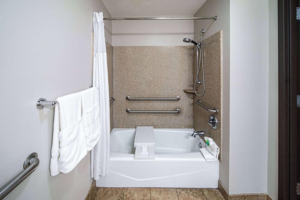 Days Inn by Wyndham Baton Rouge/I-10 photo 2