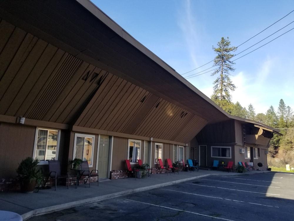 Bigfoot Motel photo 19