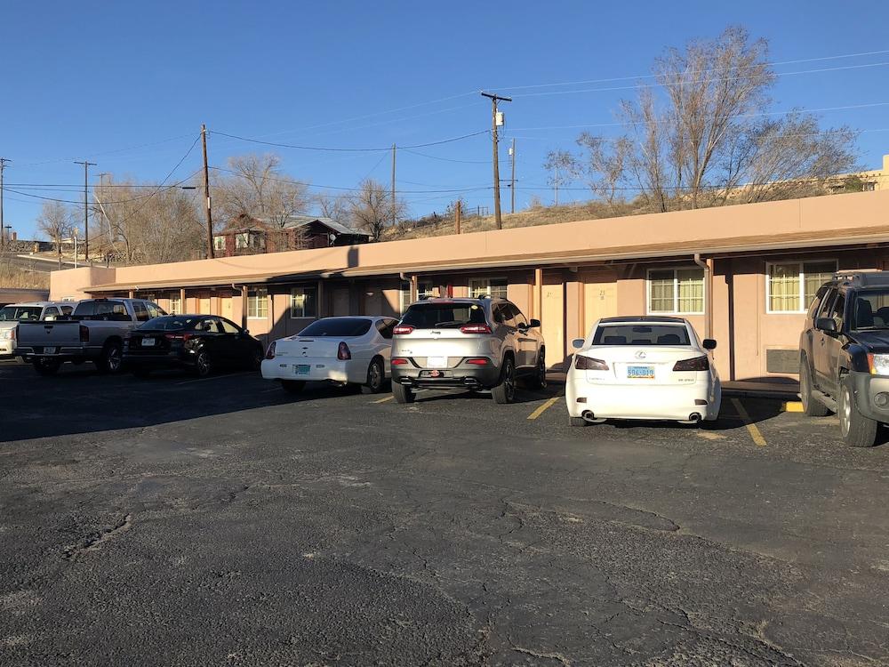 Economy Inn photo 16