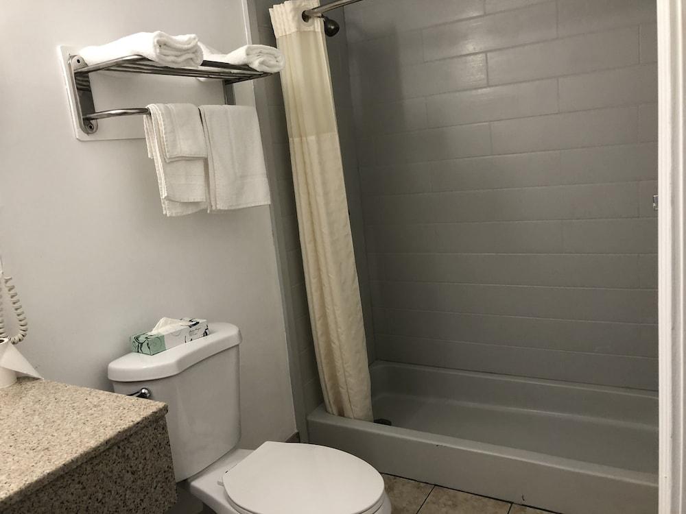 Chisholms Motor Inn photo 29
