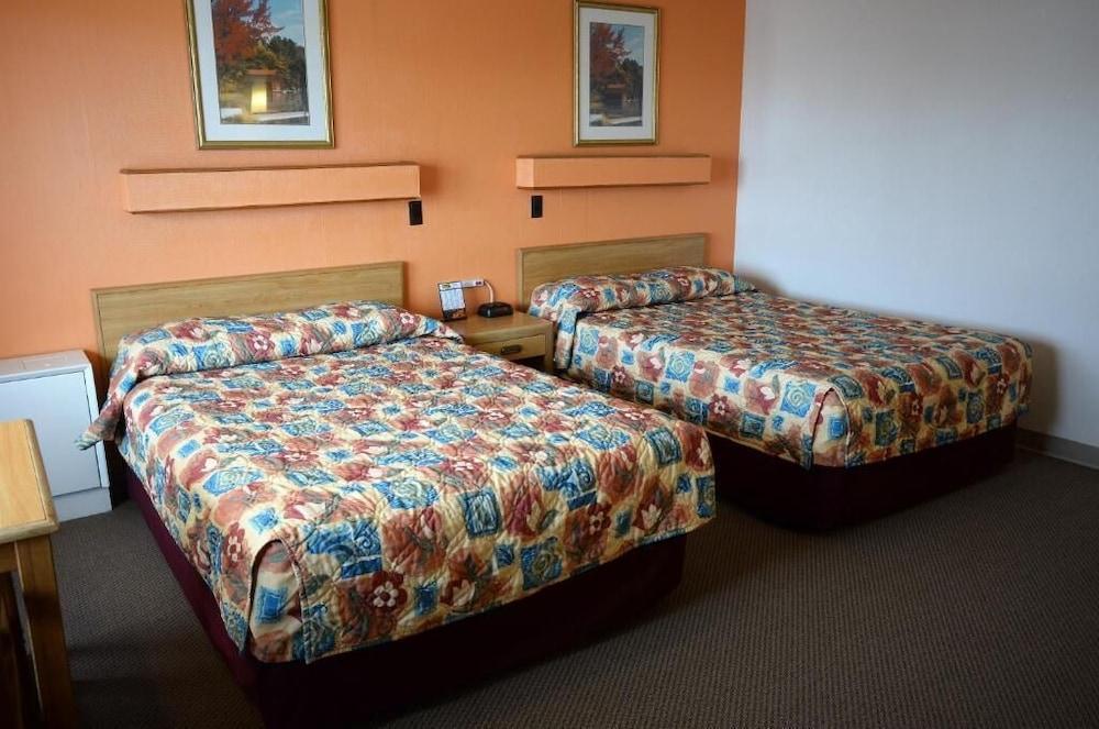 Budget Host Inn Iron Mountain photo 3
