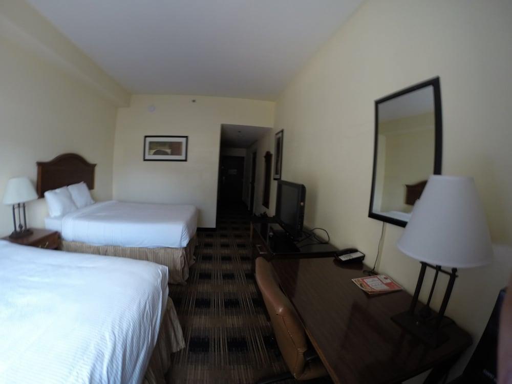 Jameson Inn and Suites Riverdale photo 19