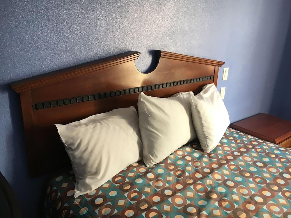 Ruby Motel photo 8
