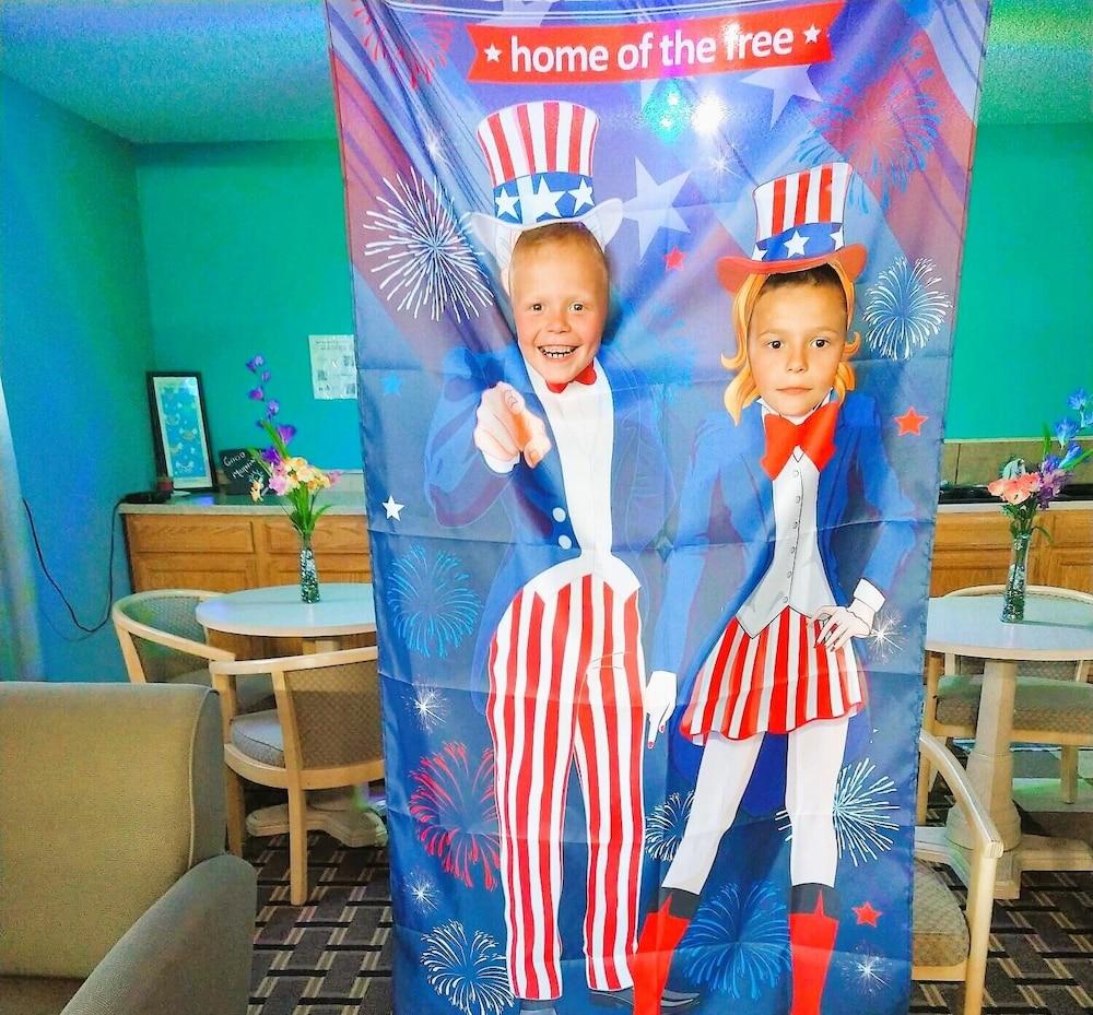 Grand View Plaza Inn & Suites photo 50
